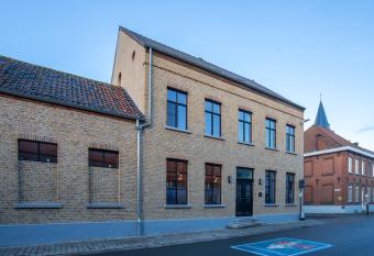 B&B  T ZOUTE allows 18 year olds to book a room