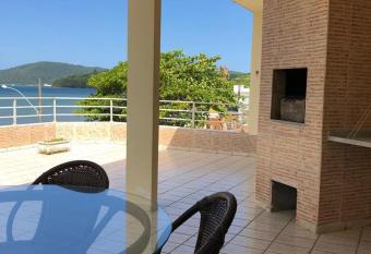 Cobertura Frente Mar has Balcony rooms