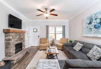 Gorgeous Cades Cove Condo with Community Pool has Balcony rooms