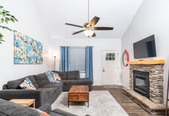 Elegant Cades Cove Condo with Community Pool has Balcony rooms