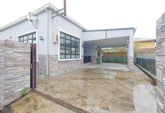 OYO Home 90203 Emma Sukma Homestay allows 18 year olds to book a room