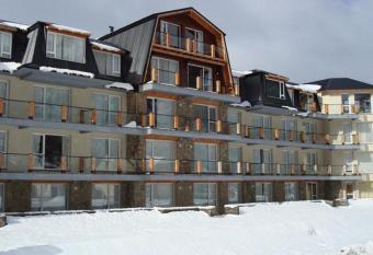 Latitud Catedral Departamentos has rooms with a private hot tub