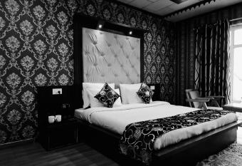 Lake Avenue, Dal Lake by Stay Pattern has Balcony rooms