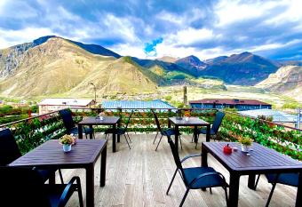 HOTEL KAZBEGI 1963 has Balcony rooms