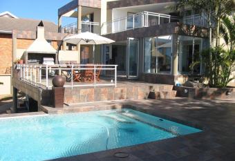 Aqua Vista Accommodation has Balcony rooms