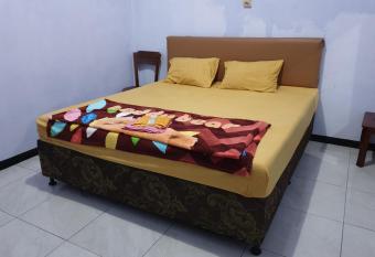 OYO 90328 Penginapan A3 allows 18 year olds to book a room