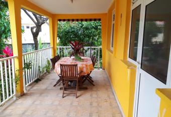 Maison de 4 chambres avec jardin clos et wifi a Sainte Anne has Balcony rooms