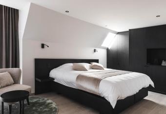 Salons Denotter has Balcony rooms