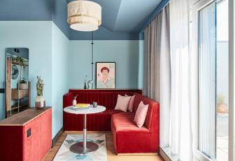 Schwan Locke has Balcony rooms