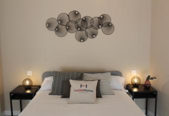 INSIDEHOME Apartments - La Casita de Montse allows 18 year olds to book a room