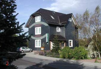 Aktiv Pension allows 18 year olds to book a room