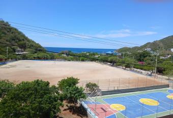 Mi Hostal Taganga has rooms with a private hot tub