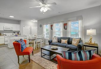 X Marks The Spot has Balcony rooms