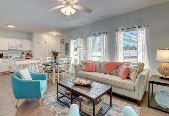 Crawfishin for a Compliment has Balcony rooms