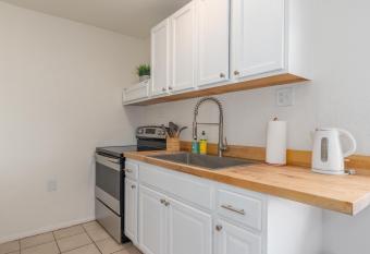 @ Marbella Lane - Joshua Tree Secluded 5 Acres! has rooms with a private hot tub