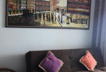 Espa  o fam  lia    80 metros da Praia-Vila Mirim. PG has Balcony rooms