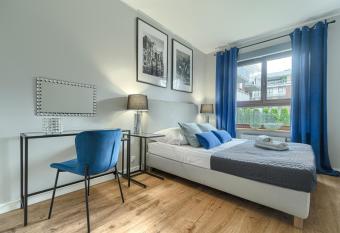 EXCLUSIVE FORTY Apartments allows 18 year olds to book a room