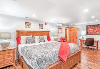 Harmony Inn, Huntley Illinois has Balcony rooms