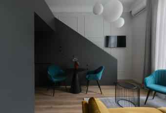 Bumblebee Luxury Apartments 2 allows 18 year olds to book a room