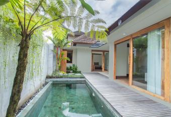 Reswaha Villas by Pramana Villas has rooms with a private hot tub