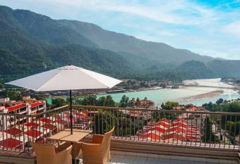 Golden Healing Journeys Homestay has Balcony rooms