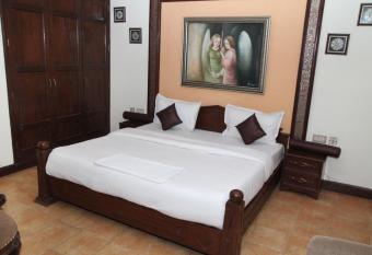 HOTEL METRO REGENCY has Balcony rooms