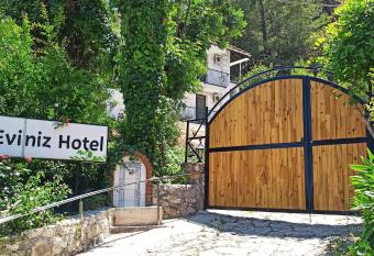 Swiss Eviniz Hotel - Adult Hotel allows 18 year olds to book a room