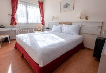 Hotel des Horlogers allows 18 year olds to book a room