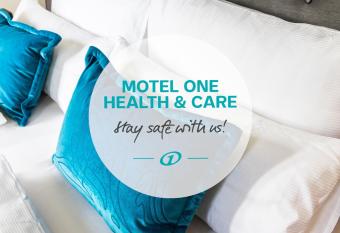 Motel One Hamburg-Fleetinsel allows 18 year olds to book a room