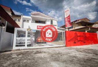 OYO HOME 90260 Natol Homestay London allows 18 year olds to book a room