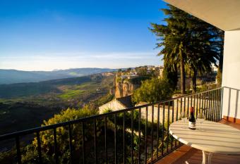 Apartamentos Terrazas del Tajo allows 18 year olds to book a room