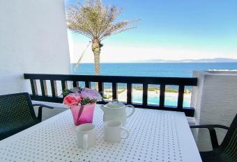 Apartamento Aqua vistas al Mar - Punta Romana l Escala allows 18 year olds to book a room