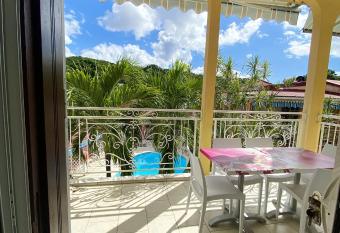 Appartement de 2 chambres avec piscine partagee terrasse et wifi a Pointe Noire a 2 km de la plage has Balcony rooms