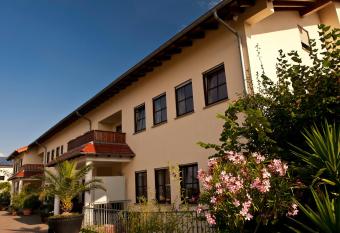 Weingut Sandwiese Winzerhotel has Balcony rooms