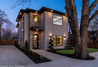 The Trailblazer - ON Slaughter Pen Trailhead has Balcony rooms