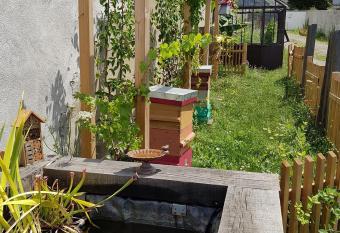 Angers Green Lodge - Cosy Studio has Balcony rooms