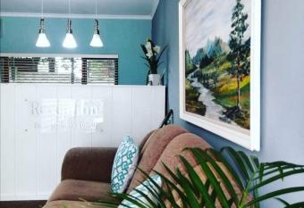 Deja  Blu Bed and Breakfast allows 18 year olds to book a room