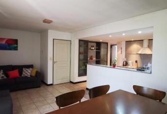 Belgrano Apartment con cochera allows 18 year olds to book a room