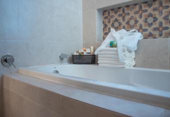 Hotel Las Monjas has rooms with a private hot tub