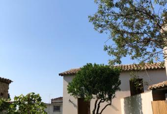 La Casa del mandarino di Borgo Carbone allows 18 year olds to book a room