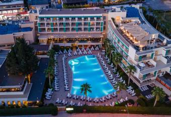 TUI Blue Barut And  z - All Inclusive - Adults Only allows 18 year olds to book a room