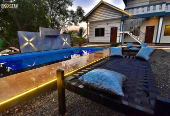 EKO STAY- LAKEFRONT Villa has Balcony rooms