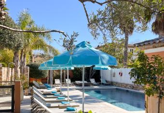 Le Mouillage has Balcony rooms