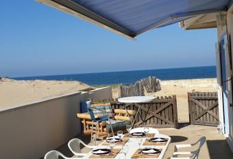 L Oc  noa has Balcony rooms