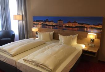 Parkhotel Leiser allows 18 year olds to book a room