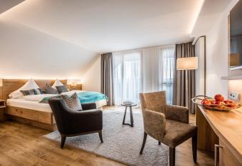 R  hrberger Hof Hotel & Restaurant Grenzach-Wyhlen bei Basel has Balcony rooms