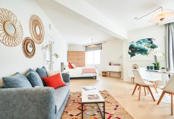 Diamant Studio has Balcony rooms