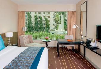 Marco Polo Xiamen has rooms with a private hot tub