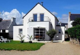 MAISON DE VACANCES, A 150 m de la Mer has Balcony rooms