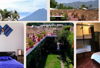 Tzunun Hostel has Balcony rooms